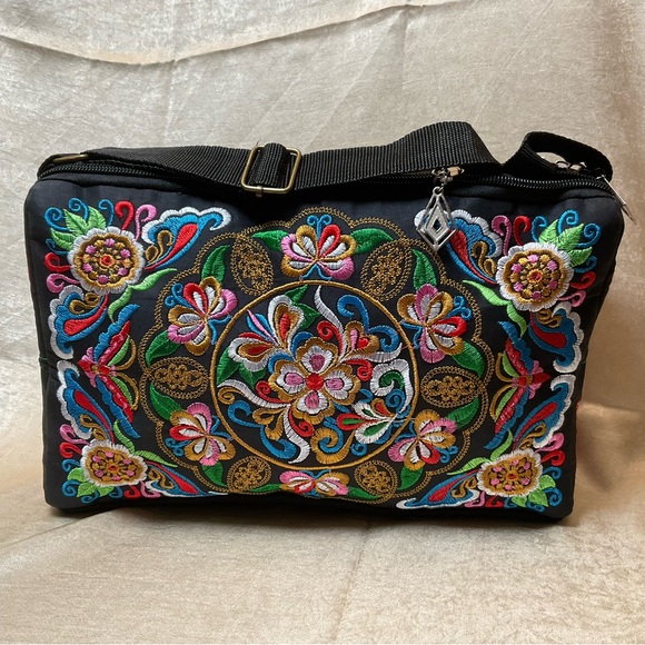 Embroidered crossbody bag with three separate zippered compartments, NWOT - Picture 3 of 16